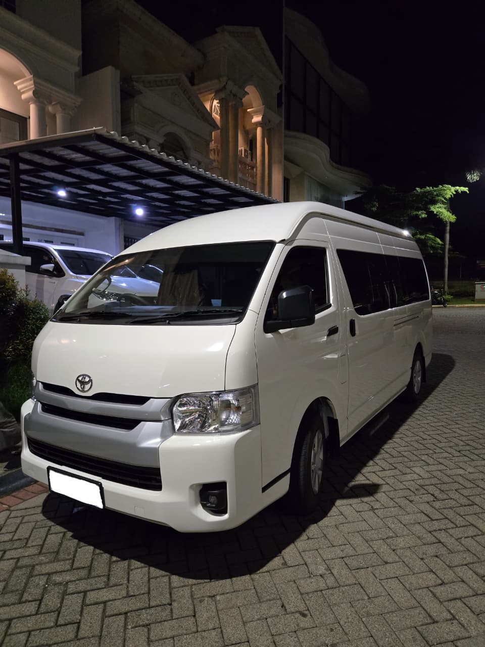 Toyota Hiace Commuter
