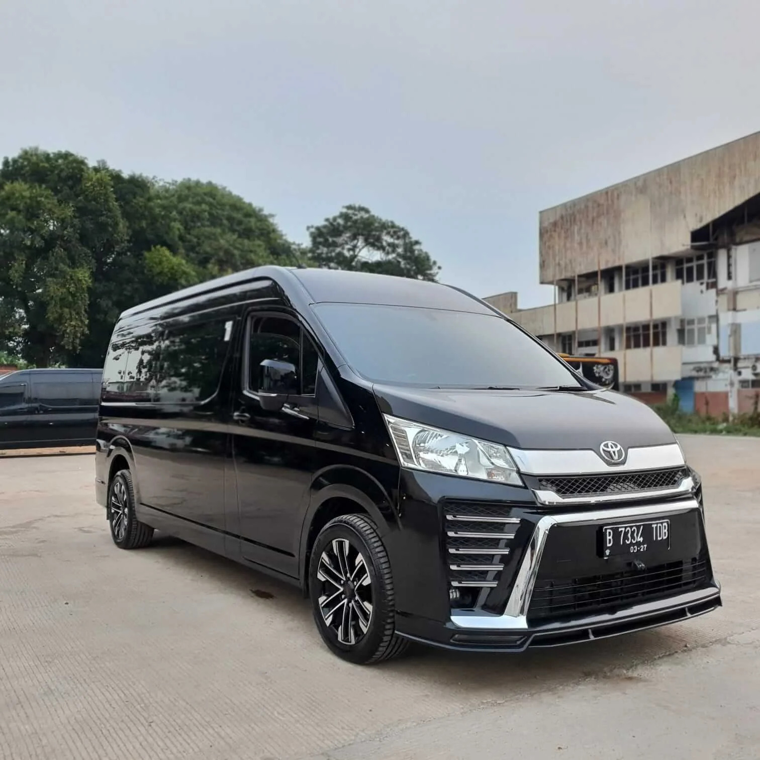 Hiace Luxury